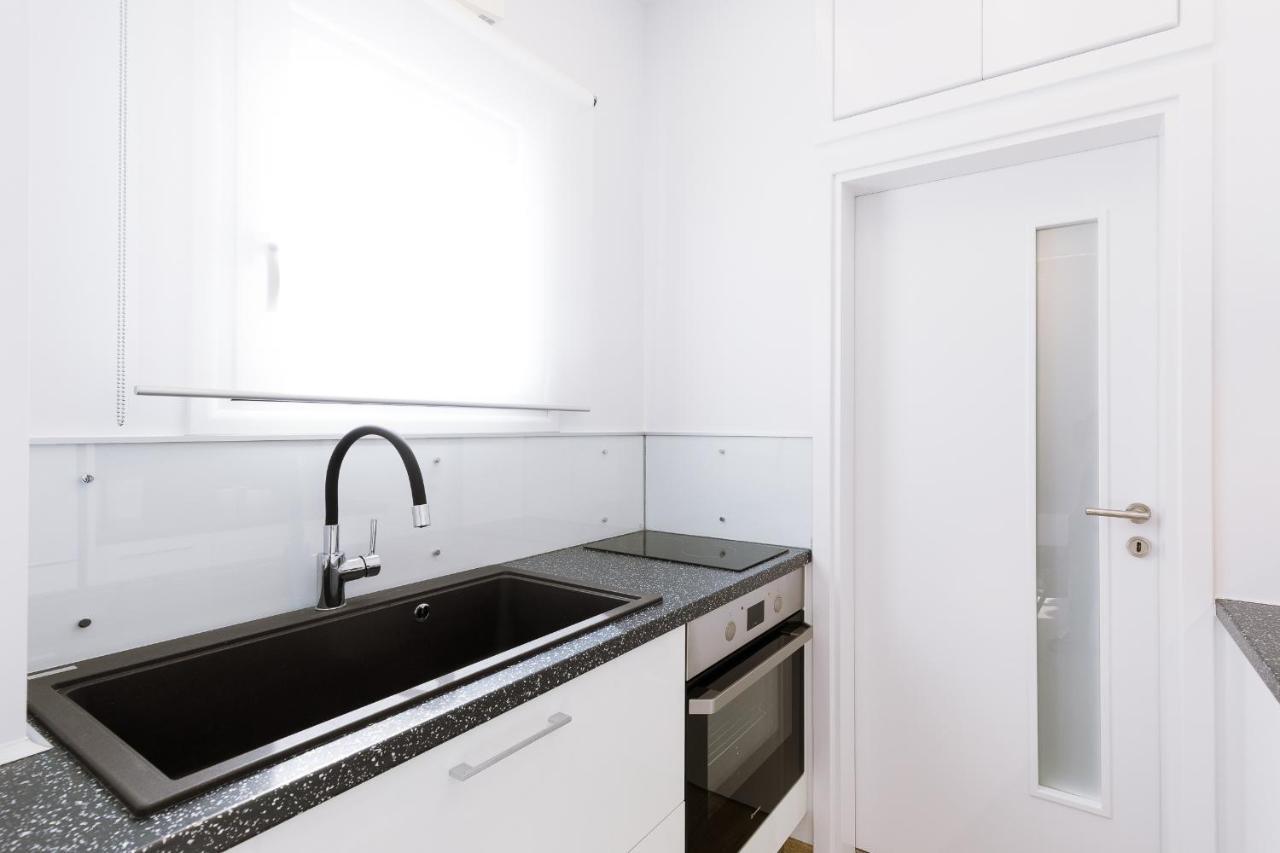 Minimal Apartment On The Shadow Of The Acropolis Athens Luaran gambar